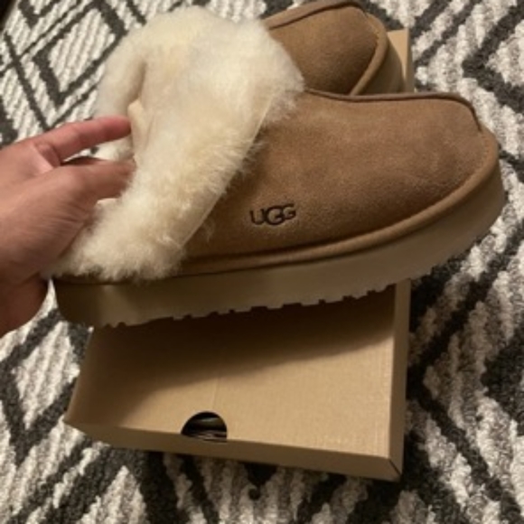 UGG slides - Picture 3 of 4